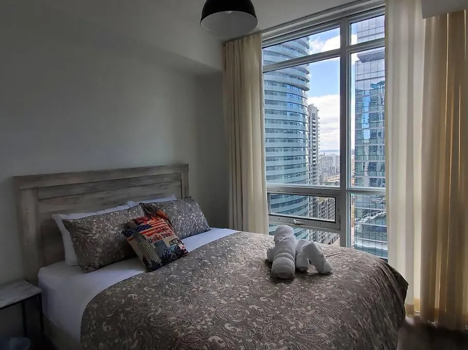Stunning Condo - 1 Bdrm W/Breakfast Toronto 0*,